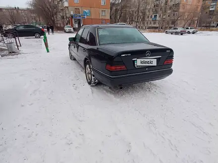 Mercedes-Benz E 200 1995 года за 2 000 000 тг. в Шахтинск – фото 2