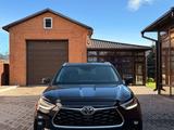 Toyota Highlander 2022 года за 30 000 000 тг. в Уральск – фото 2