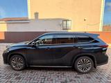 Toyota Highlander 2022 года за 30 000 000 тг. в Уральск