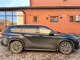 Toyota Highlander 2022 года за 30 000 000 тг. в Уральск – фото 4