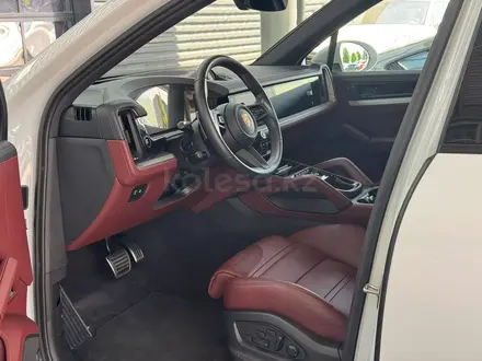 Porsche Cayenne 2024 года за 75 000 000 тг. в Алматы – фото 17