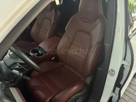 Porsche Cayenne 2024 года за 75 000 000 тг. в Алматы – фото 18