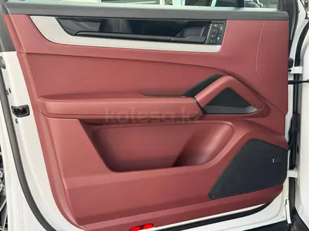 Porsche Cayenne 2024 года за 75 000 000 тг. в Алматы – фото 19