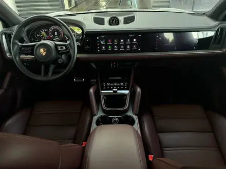 Porsche Cayenne 2024 года за 75 000 000 тг. в Алматы – фото 21