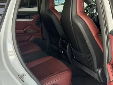 Porsche Cayenne 2024 года за 75 000 000 тг. в Алматы – фото 29