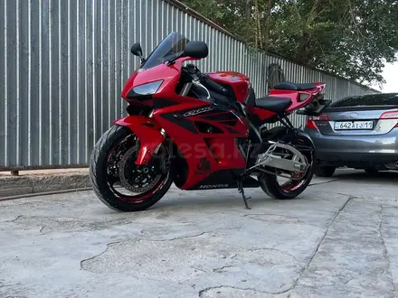 Honda  CBR 1000 RR/RA Fireblade 2005 года за 3 300 000 тг. в Алматы – фото 3