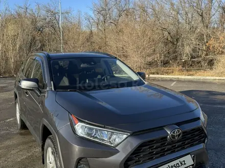 Toyota RAV4 2019 года за 12 000 000 тг. в Актобе – фото 2