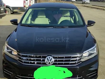 Volkswagen Passat 2016 года за 8 300 000 тг. в Атырау