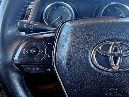Toyota Camry 2018 года за 11 000 000 тг. в Арысь – фото 17