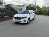 Kia Carnival 2018 года за 8 000 000 тг. в Караганда – фото 2