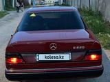 Mercedes-Benz E 220 1993 года за 1 850 000 тг. в Тараз – фото 2