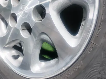 Диск оригинал Toyota Gracia с шинами Bridgestone 205/65 R15 за 160 000 тг. в Алматы – фото 8