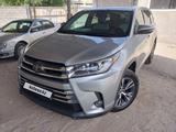 Toyota Highlander 2016 годаүшін13 500 000 тг. в Алматы