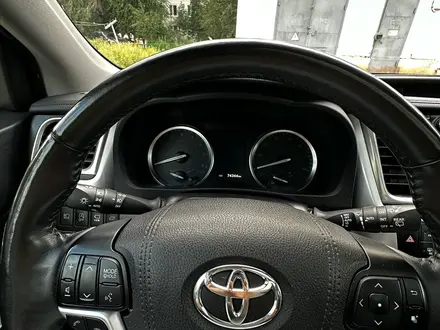Toyota Highlander 2019 года за 20 500 000 тг. в Актобе – фото 12