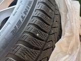 Комплект шин и дисков на BMW 5 за 600 000 тг. в Алматы – фото 2