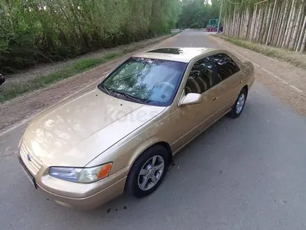 Toyota Camry 1999 года за 3 100 000 тг. в Жаркент – фото 2