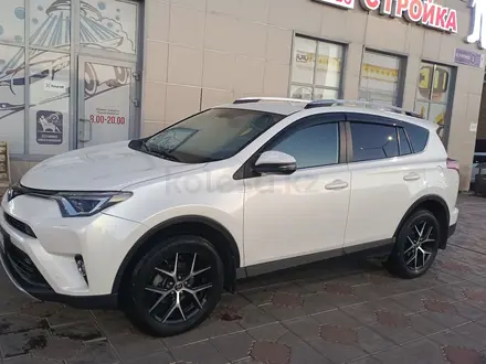 Toyota RAV4 2017 года за 12 500 000 тг. в Усть-Каменогорск