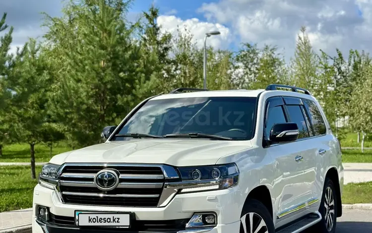 Toyota Land Cruiser 2018 года за 38 000 000 тг. в Астана