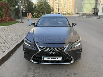 Lexus ES 250 2019 года за 15 900 000 тг. в Алматы – фото 2