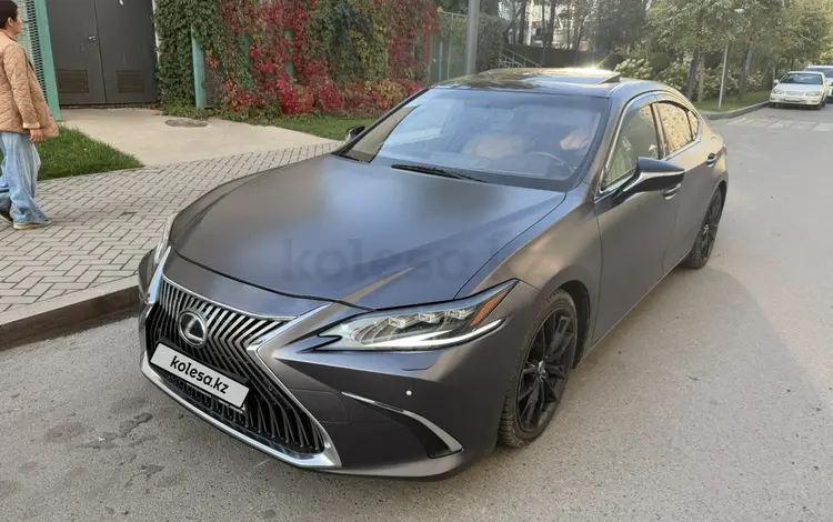 Lexus ES 250 2019 года за 15 900 000 тг. в Алматы