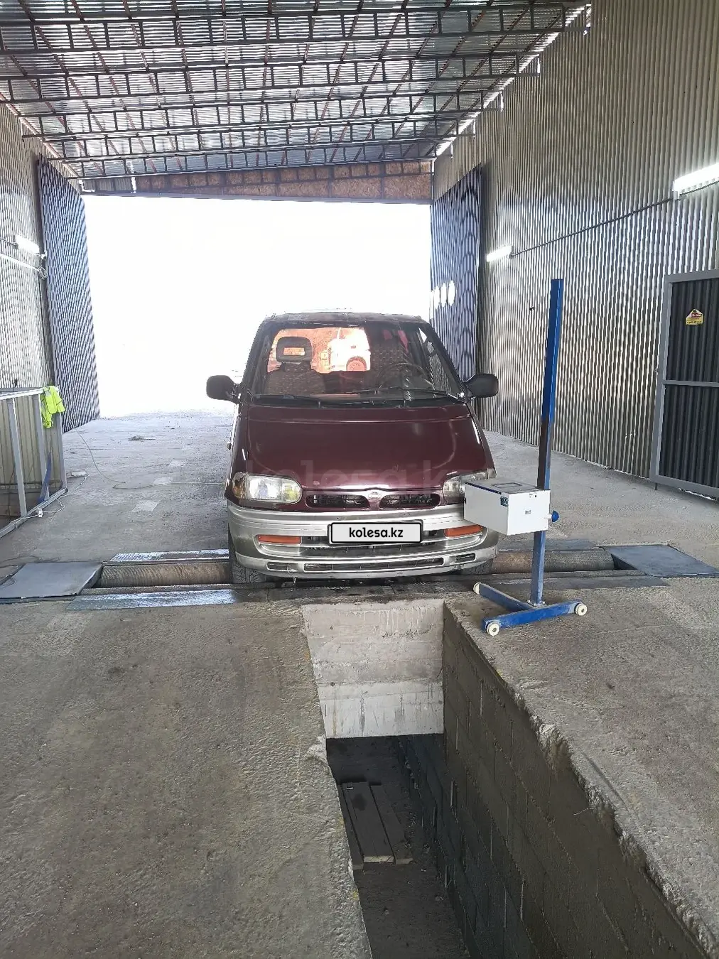 Nissan Serena, 1992