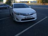 Toyota Camry 2013 года за 9 700 000 тг. в Туркестан – фото 2