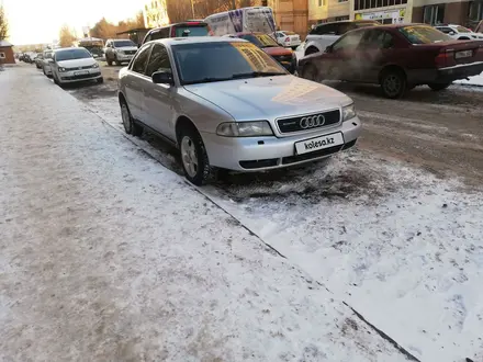 Audi A4 1998 года за 1 900 000 тг. в Астана – фото 2