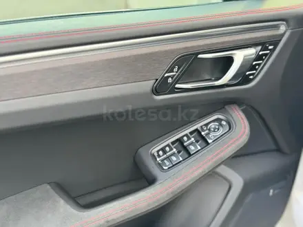 Porsche Macan 2024 года за 53 000 000 тг. в Алматы – фото 26