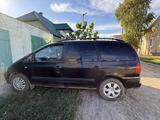 SEAT Alhambra 2003 годаүшін2 500 000 тг. в Уральск