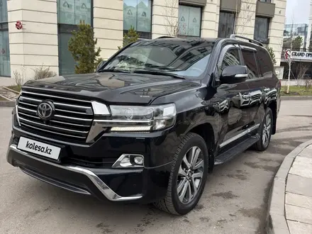 Toyota Land Cruiser 2017 года за 34 000 000 тг. в Астана