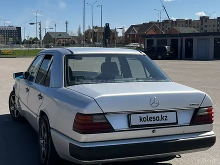 Mercedes-Benz E 260 1991 года за 1 500 000 тг. в Кокшетау – фото 4
