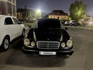 Mercedes-Benz E 240