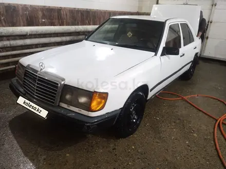 Mercedes-Benz E 230 1989 года за 550 000 тг. в Семей – фото 3