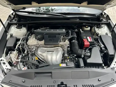 Toyota Camry 2020 года за 14 390 000 тг. в Алматы – фото 25