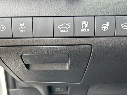 Toyota Camry 2020 года за 14 390 000 тг. в Алматы – фото 22