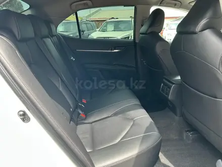 Toyota Camry 2020 года за 14 390 000 тг. в Алматы – фото 15