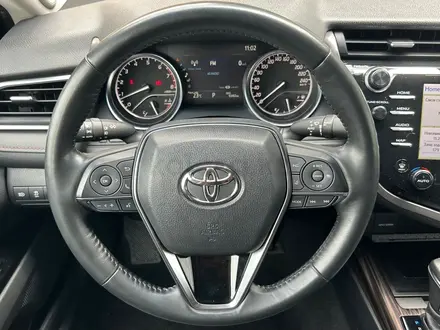 Toyota Camry 2020 года за 14 390 000 тг. в Алматы – фото 16