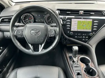 Toyota Camry 2020 года за 14 390 000 тг. в Алматы – фото 17