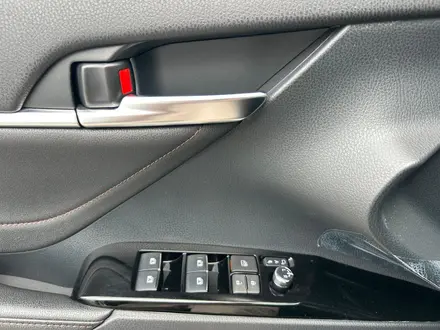 Toyota Camry 2020 года за 14 390 000 тг. в Алматы – фото 20