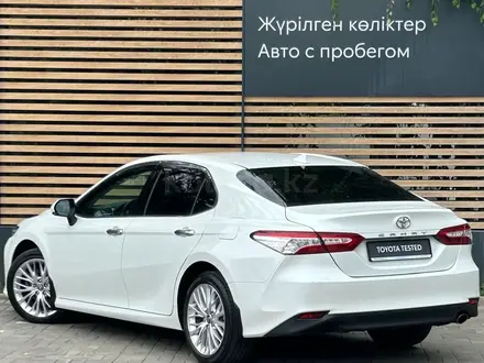 Toyota Camry 2020 года за 14 390 000 тг. в Алматы – фото 6