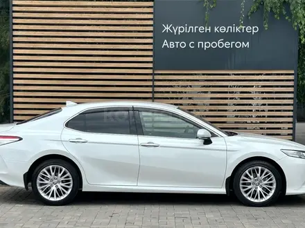 Toyota Camry 2020 года за 14 390 000 тг. в Алматы – фото 8