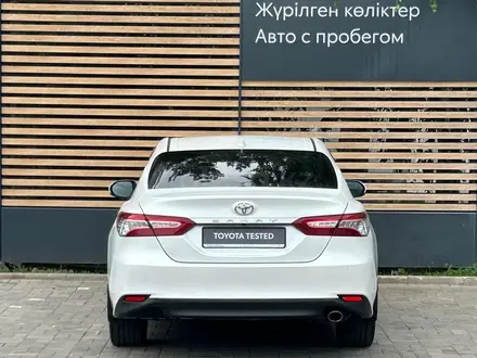 Toyota Camry 2020 года за 14 390 000 тг. в Алматы – фото 4