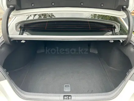 Toyota Camry 2020 года за 14 390 000 тг. в Алматы – фото 23