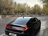 Hyundai Sonata 2020 годаfor11 500 000 тг. в Атырау – фото 3