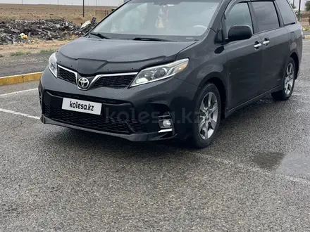 Toyota Sienna 2014 года за 11 500 000 тг. в Актау