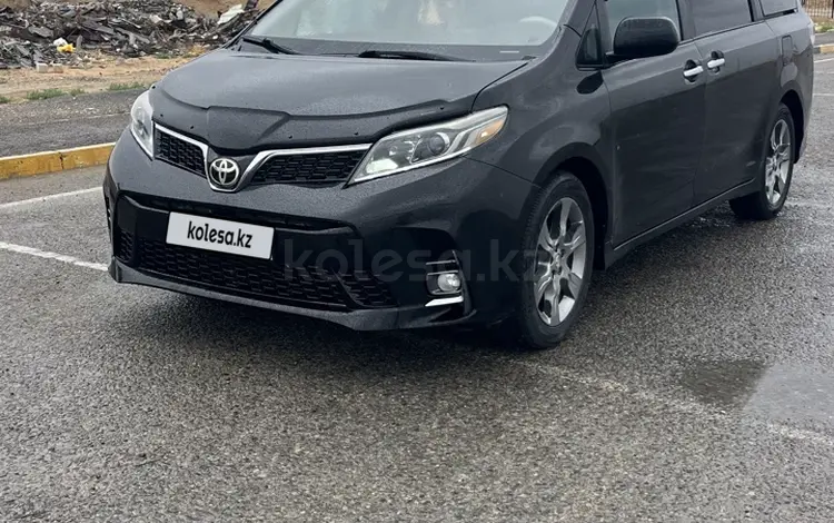 Toyota Sienna 2014 года за 11 500 000 тг. в Актау