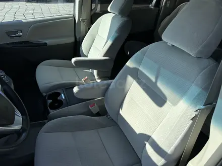 Toyota Sienna 2015 года за 13 500 000 тг. в Атырау – фото 14