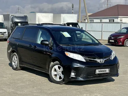 Toyota Sienna 2015 года за 13 500 000 тг. в Атырау – фото 3