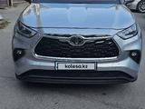 Toyota Highlander 2022 года за 23 000 000 тг. в Астана