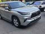 Toyota Highlander 2022 года за 23 000 000 тг. в Астана – фото 2